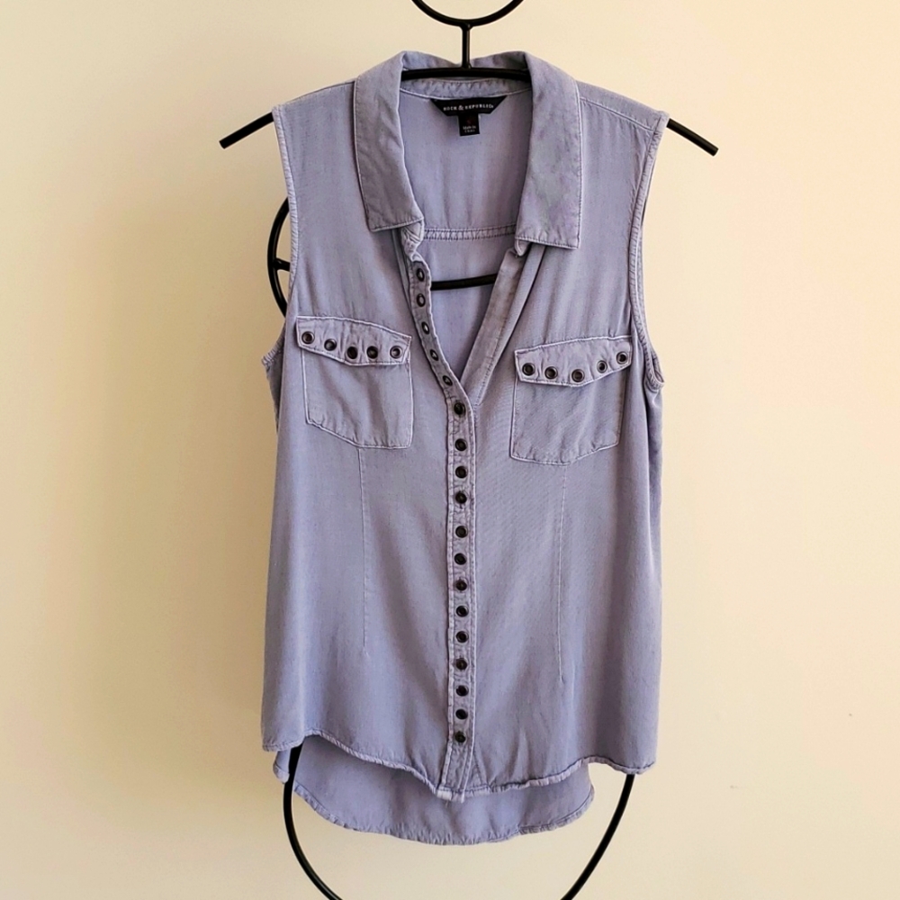 Rock & Republic * Collared tank with attitude, bluish/purple
